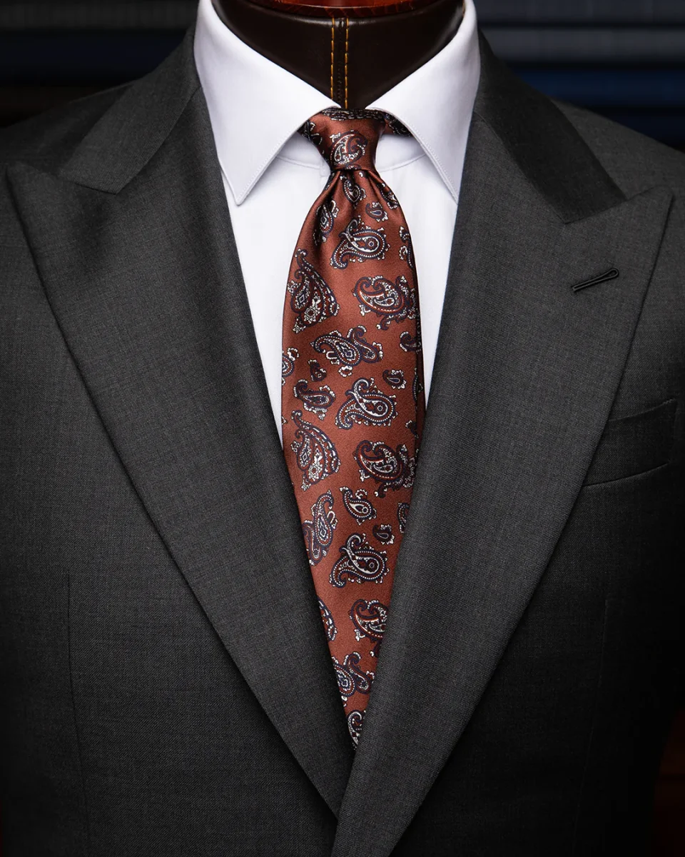 Cravatta Bronzo con Fantasia Paisley Blu e Rosso in Seta