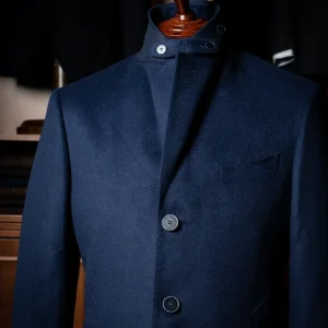 Cappotto Blu Scuro Tre Bottoni