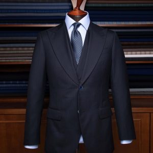 Abito Gessato Blu Navy con Righe Celesti