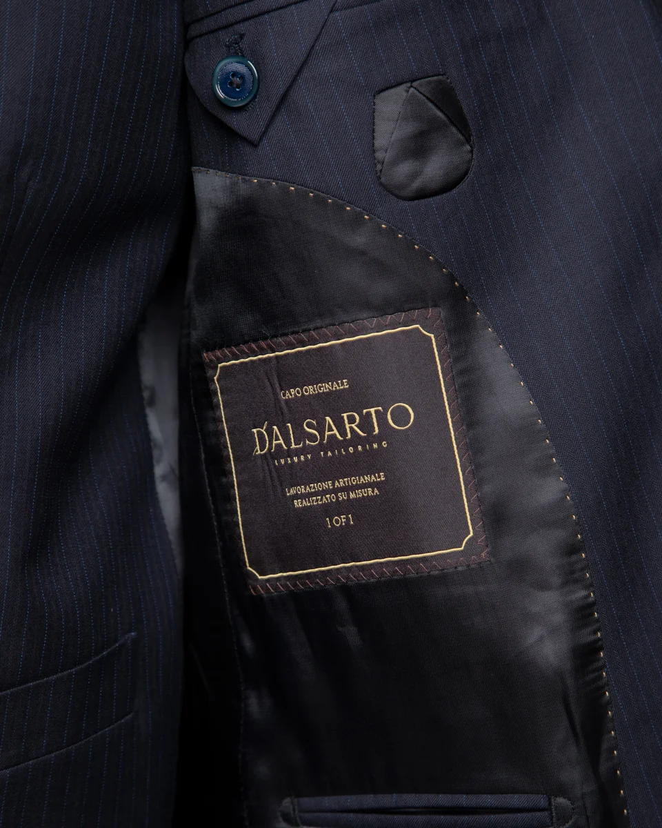 Abito Gessato Blu Navy con Righe Celesti - immagine 5