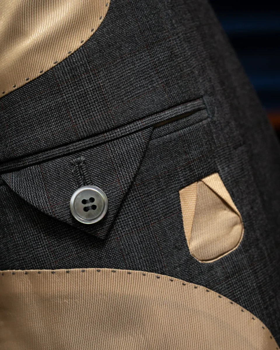 Abito Giotto Grigio Cenere con Quadri Rossi - immagine 8