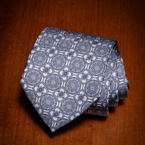 Cravatta Azzurra con Mosaico di Petali