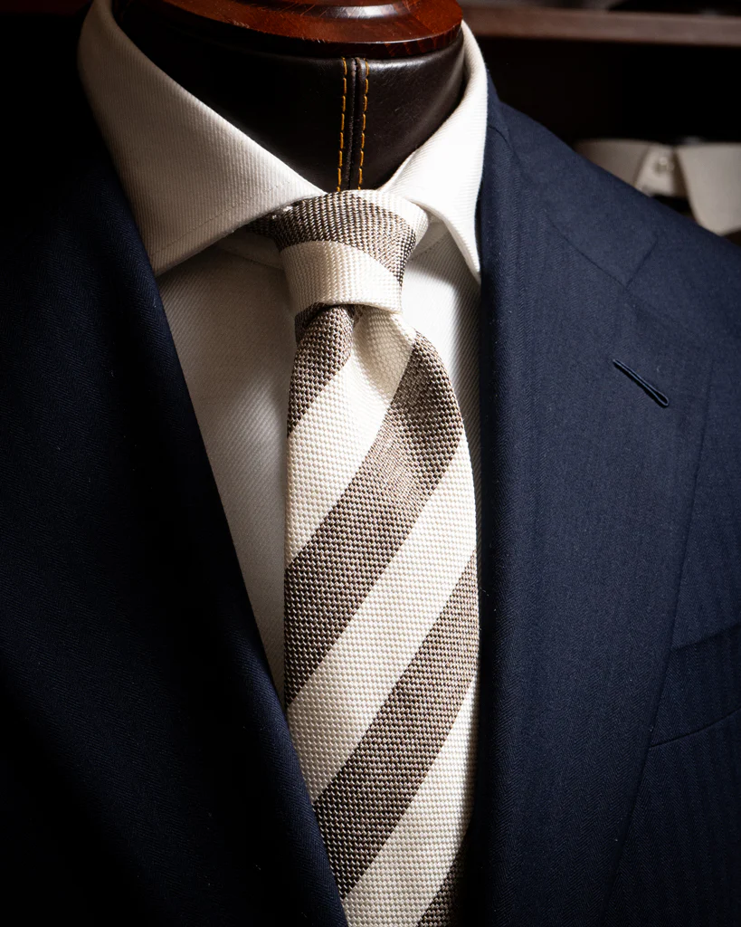 Cravatta Bianca e Marrone a Righe - immagine 4