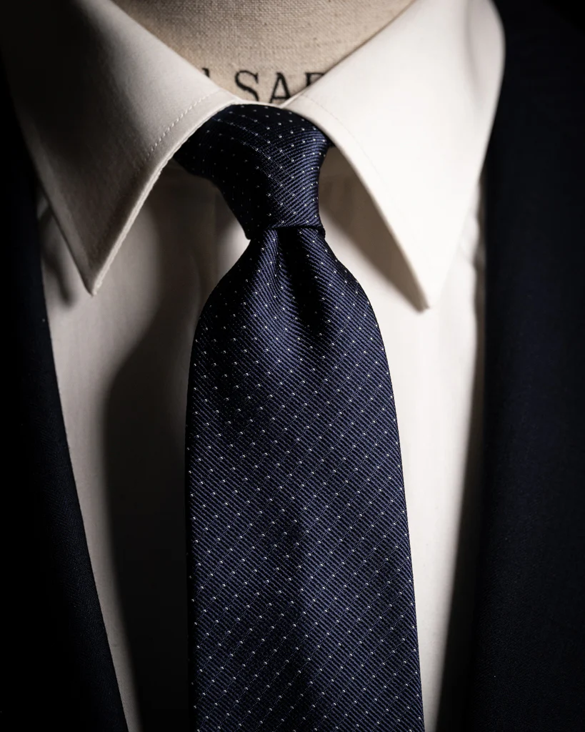 Cravatta Jacquard Blu Notte con Puntini Bianchi - immagine 3