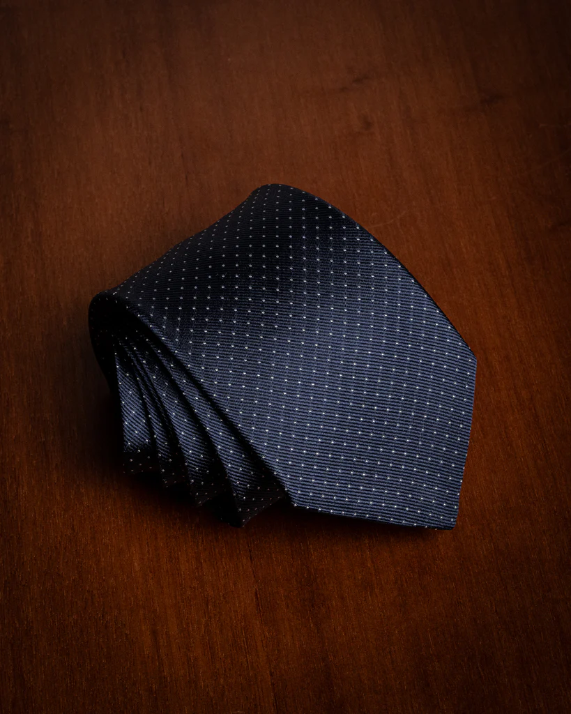 Cravatta Jacquard Blu Notte con Puntini Bianchi