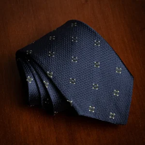 Cravatta Jacquard Blu Notte Operata con Quadri Verdi