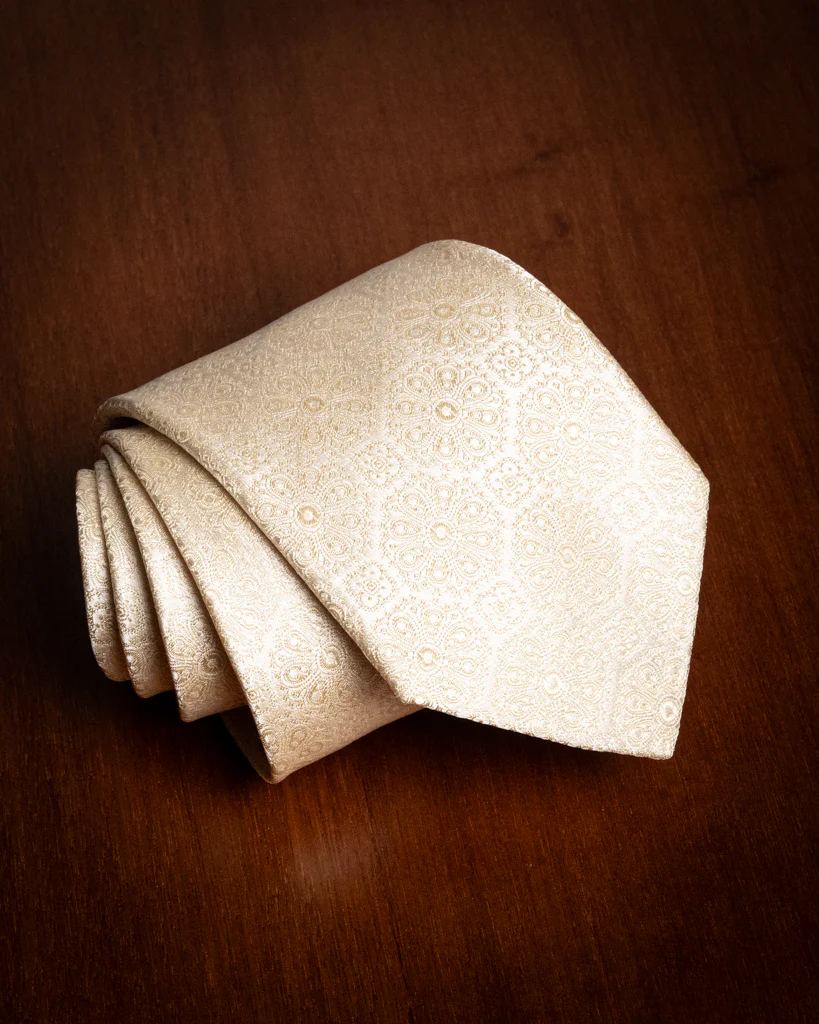 Cravatta Jacquard Champagne con Motivo Floreale