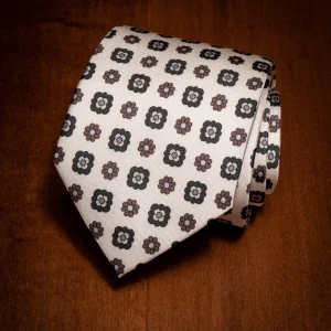 Cravatta Bianca con Fiori Verdi e Marroni