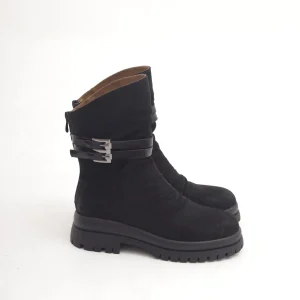 Exclusive – CR002732 – Nero