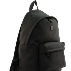 Zaino New Pierrick in nylon idrorepellente di colore nero.
