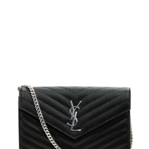 Pochette Cassandre con catena in pelle grain de poudre.