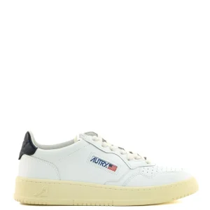 Sneakers Medalist low-top in pelle color bianco con tallonetta blu.